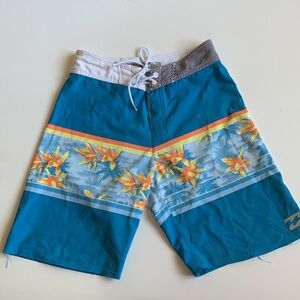 BILLABONG Boys Swim Trunks Size Medium, Size 25